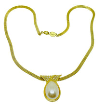 Load image into Gallery viewer, NAPIER signed vintage gold tone pearl rhinestones designer chain necklace