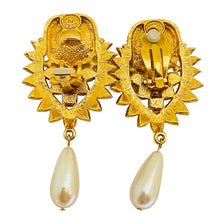Load image into Gallery viewer, BARRERA for AVON signed gold amethyst pearls designer runway clip on earrings
