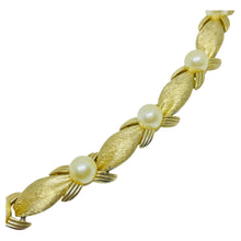 Load image into Gallery viewer, TRIFARI crown signed gold tone pearl designer bracelet
