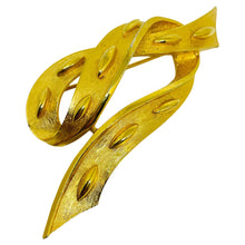 Load image into Gallery viewer, TRIFARI crown signed vintage gold tone designer brooch
