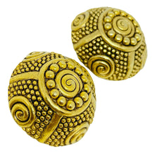 Load image into Gallery viewer, Vintae gold tone etruscan massive designer clip on earrings
