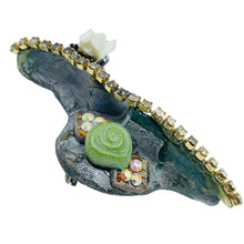 Load image into Gallery viewer, Vintage 80's flapper art deco style ladies face designer pin brooch
