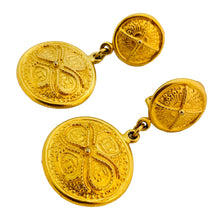 Load image into Gallery viewer, Vintage CARALINA gold Etruscan dangle designer runway clip on earrings
