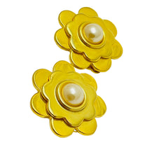 Load image into Gallery viewer, Vintage JOAN RIVERS signed matte gold pearl designer clip on earrings
