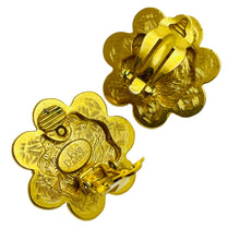 Load image into Gallery viewer, Vintage JOAN RIVERS signed matte gold pearl designer clip on earrings
