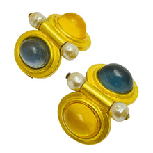 Load image into Gallery viewer, Vintage LINDA LEVINSON signed gold tone glass stones designer clip on earrings
