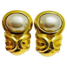 Load image into Gallery viewer, Vintage REPLICA Itsly signed gold pearl designer clip on earrings
