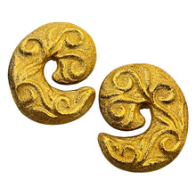 Load image into Gallery viewer, Vintage TAKI 975 gilded gold clip on 80’s earrings
