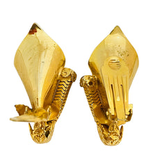 Load image into Gallery viewer, Vintage gold flowers designer clip on earrings
