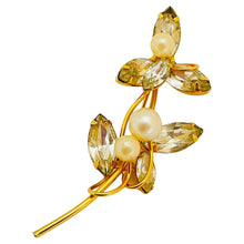 Load image into Gallery viewer, Vintage gold pearl rhinestones flower designer brooch
