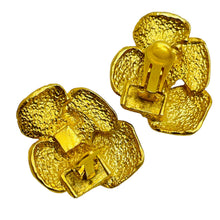 Load image into Gallery viewer, Vintage gold seashell designer clip on earrings
