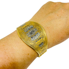 Load image into Gallery viewer, Vintage gold silver tone flowers etched designer hinge bangle bracelet

