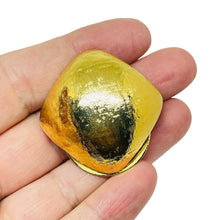 Load image into Gallery viewer, Vintage gold tone bold scarf clip
