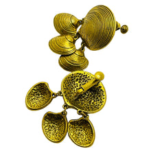 Load image into Gallery viewer, Vintage gold tone dangle seashells earrings
