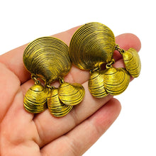 Load image into Gallery viewer, Vintage gold tone dangle seashells earrings
