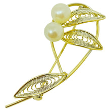Load image into Gallery viewer, Vintage gold tone faux pearls flower designer brooch

