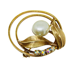 Load image into Gallery viewer, Vintage gold tone faux pearls rhinestones designer clip on earrings brooch set
