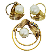 Load image into Gallery viewer, Vintage gold tone faux pearls rhinestones designer clip on earrings brooch set
