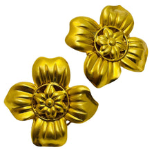 Load image into Gallery viewer, Vintage gold tone flower designer clip on earrings
