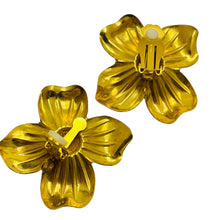 Load image into Gallery viewer, Vintage gold tone flower designer clip on earrings

