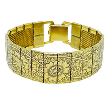 Load image into Gallery viewer, Vintage gold tone flowers etched designer link bracelet
