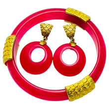 Load image into Gallery viewer, Vintage gold tone fuchsia pink resin bangle bracelet clip earrings set
