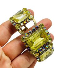 Load image into Gallery viewer, Vintage gold tone glass stones designer clamper bracelet

