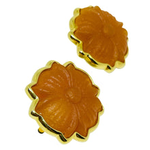 Load image into Gallery viewer, Vintage gold tone molded flower glass designer clip on earrings
