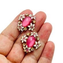 Load image into Gallery viewer, Vintage gold tone pink white flower designer screw back earrings
