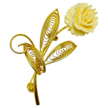 Load image into Gallery viewer, Vintage gold tone resin flower designer brooch
