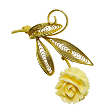 Load image into Gallery viewer, Vintage gold tone resin flower designer brooch
