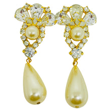 Load image into Gallery viewer, Vintage gold tone rhinestone faux pearl 80’s clip on earrings
