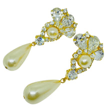Load image into Gallery viewer, Vintage gold tone rhinestone faux pearl 80’s clip on earrings
