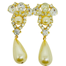 Load image into Gallery viewer, Vintage gold tone rhinestone faux pearl 80’s clip on earrings
