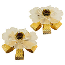 Load image into Gallery viewer, Vintage huge flower lucite designer runway clip on earrings
