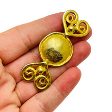 Load image into Gallery viewer, Vintage matte gold heart designer brooch

