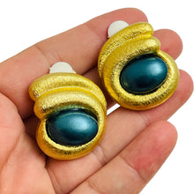 Load image into Gallery viewer, Vintage matte gold modernist designer runway clip on earrings
