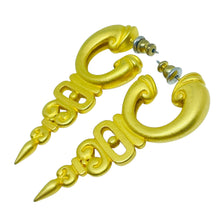 Load image into Gallery viewer, Vintage matte gold tone Etruscan style earrings
