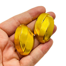 Load image into Gallery viewer, Vintage matte gold tone modernist designer 80's clip on earrings
