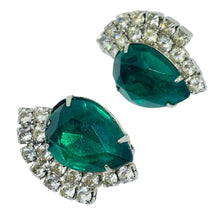 Load image into Gallery viewer, Vintage silver tone emerald green glass clip on earrings
