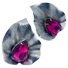 Load image into Gallery viewer, Vintage silver tone pink glass leaf designer clip on earrings
