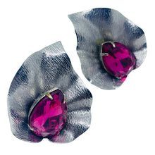 Load image into Gallery viewer, Vintage silver tone pink glass leaf designer clip on earrings
