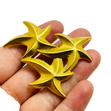 Load image into Gallery viewer, Vintage stars matte gold tone designer brooch
