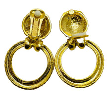 Load image into Gallery viewer, Vintsge gold tone door knocker clip on earrings
