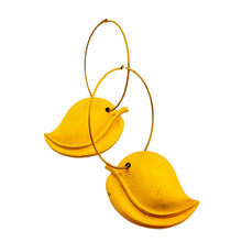 Load image into Gallery viewer, Vtg matte gold leaf designer runway dangle hoop earrings
