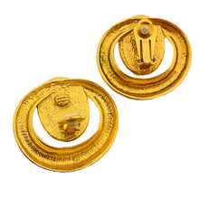 Load image into Gallery viewer, Vtg matte gold pearl clip on earrings designer runway
