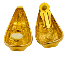 Load image into Gallery viewer, Vintage matte gold modernist geometric designer runway clip on earrings
