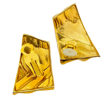 Load image into Gallery viewer, Vintage gold modernist geometric designer runway clip on earrings
