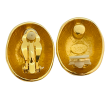 Load image into Gallery viewer, Vintage JOAN RIVERS gold navy enamel designer runway clip on earrings
